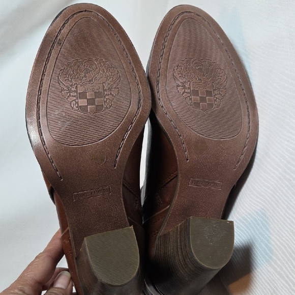 VINCE CAMUTO  Brown Heeled Boots SZ 8 1/2. - Picture 4 of 7